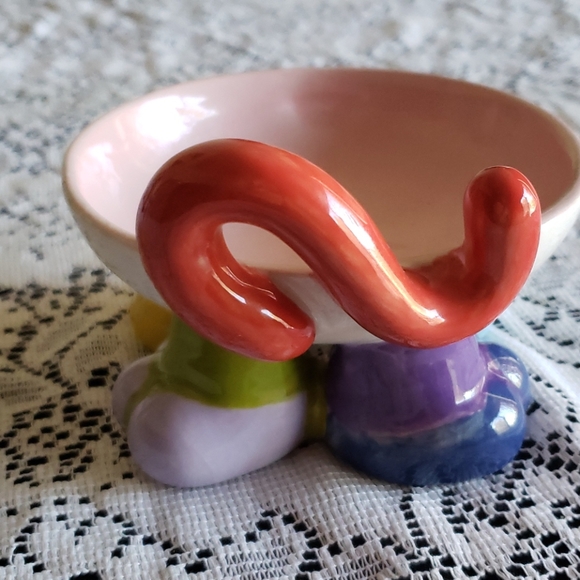 Bowl with Feet and Tail. - Picture 3 of 6